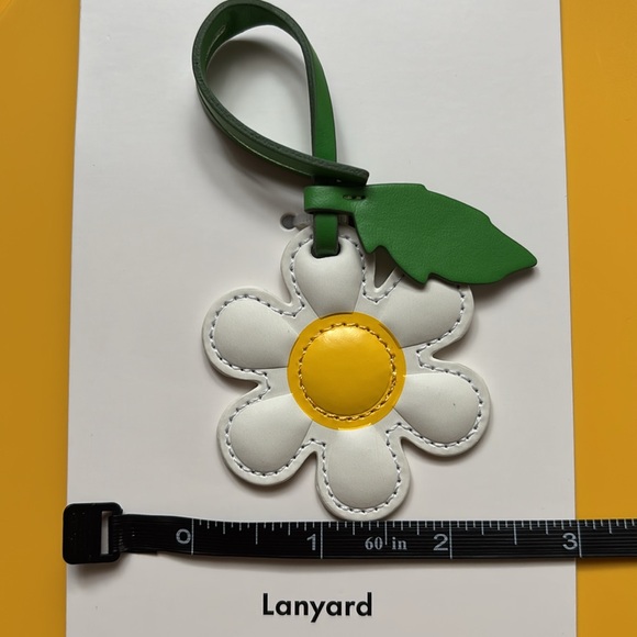 Kate Spade LIMITED EDITION Daisy Bag Charm - Picture 8 of 8